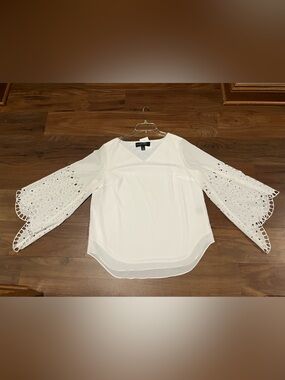 Colleen Lopez White V-Neck Eyelet Sleeve Blouse Size small NWT